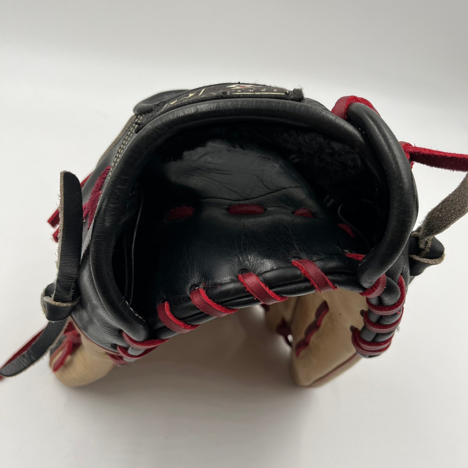 Under Armor Flawless Series 12” Boston College Team Issue Lefty Pitchers Infield Baseball Glove - photo 4