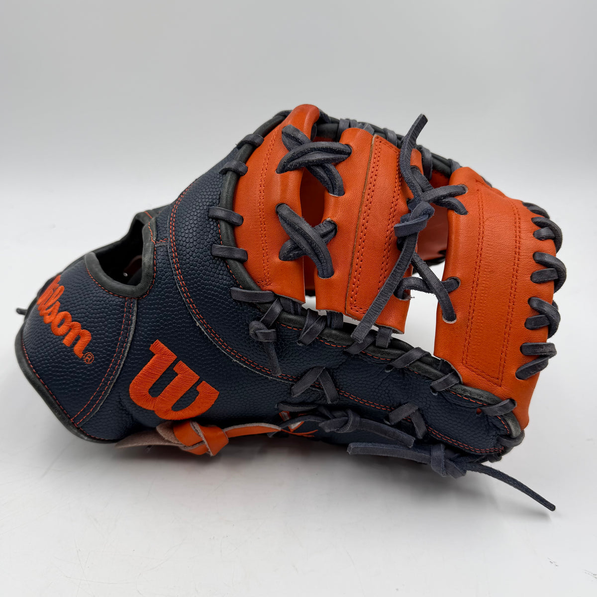 Wilson A2000 1617 12.5” Virginia Cavaliers College Issue First Base Mitt Baseball Glove