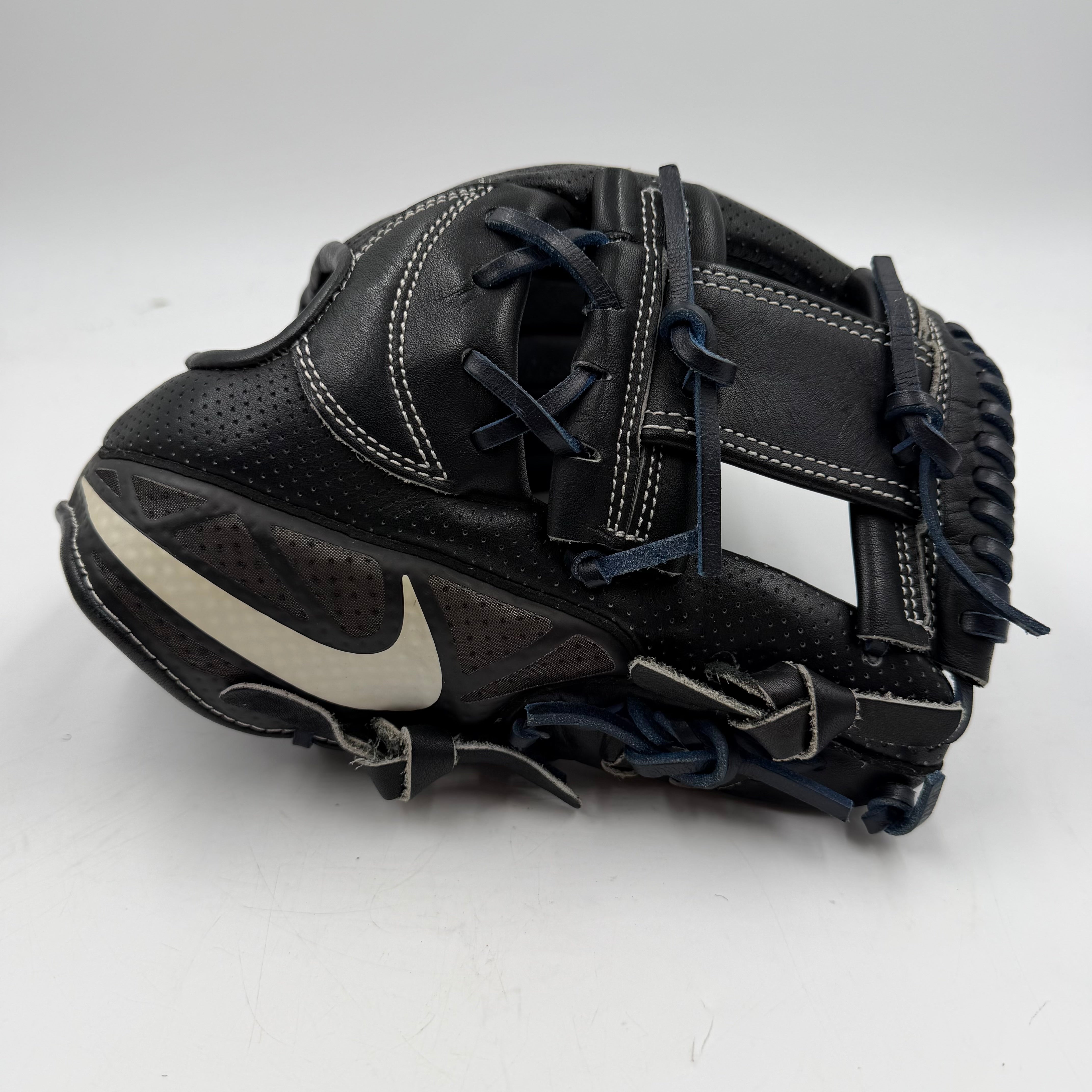 Nike MVP Elite 11.75 UCONN college issue infield Baseball Glove