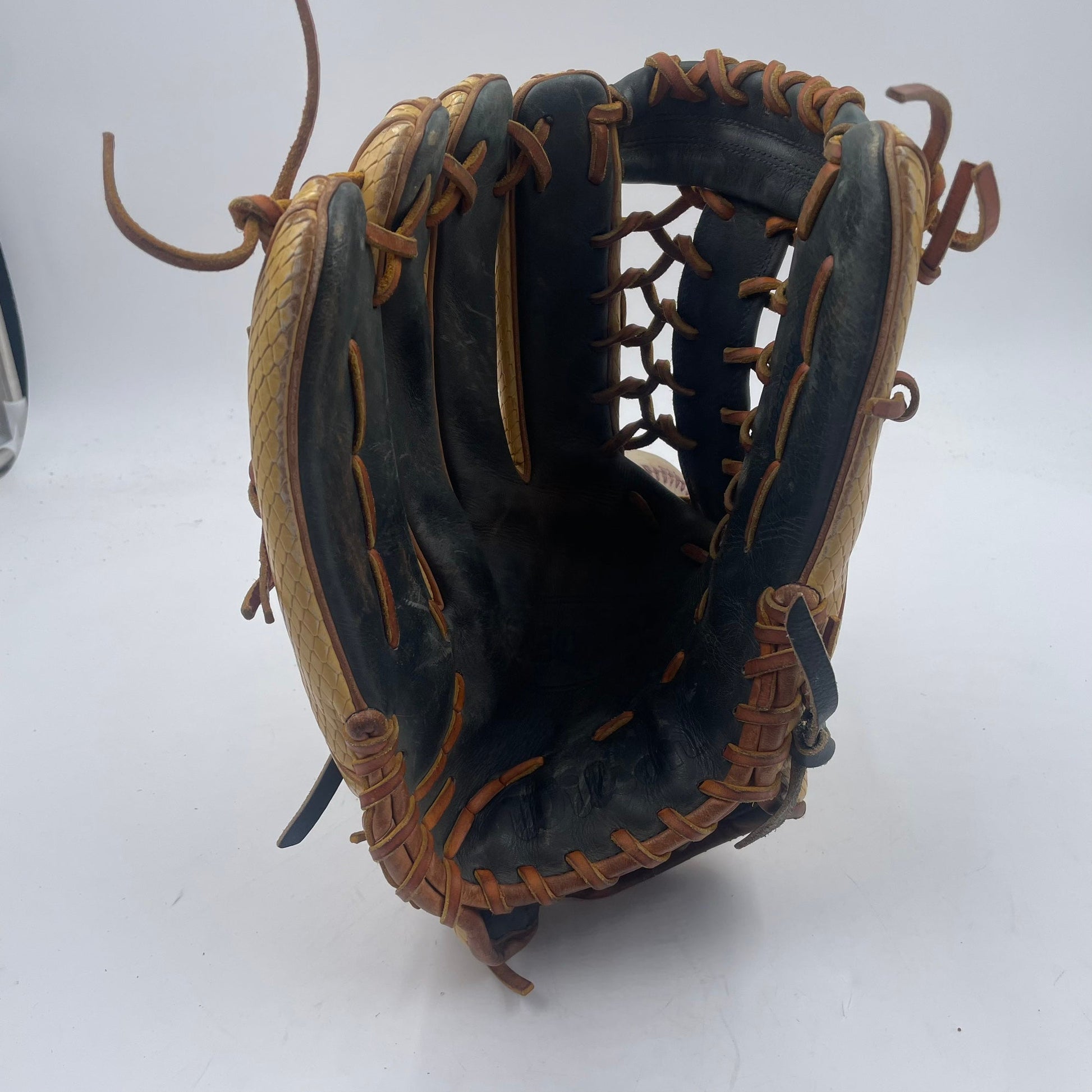 Wilson A2000 JH32 12.75 Lefty outfield Baseball Glove - photo 3