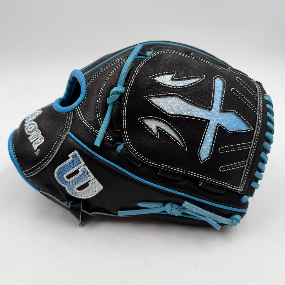 Wilson A2000 B23 12” Pitchers Infield Baseball Glove - photo 1