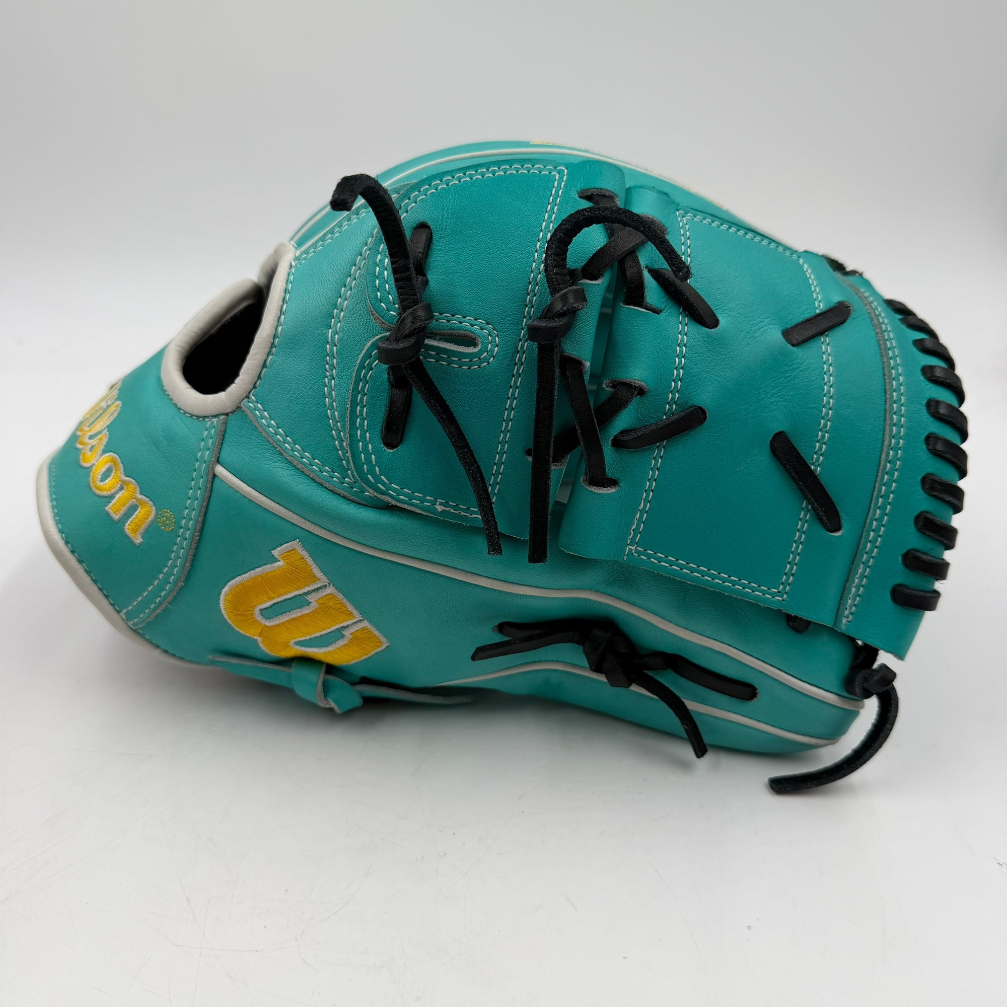Wilson A2000 SA17 12” Pitchers Infield Baseball Glove - photo 1