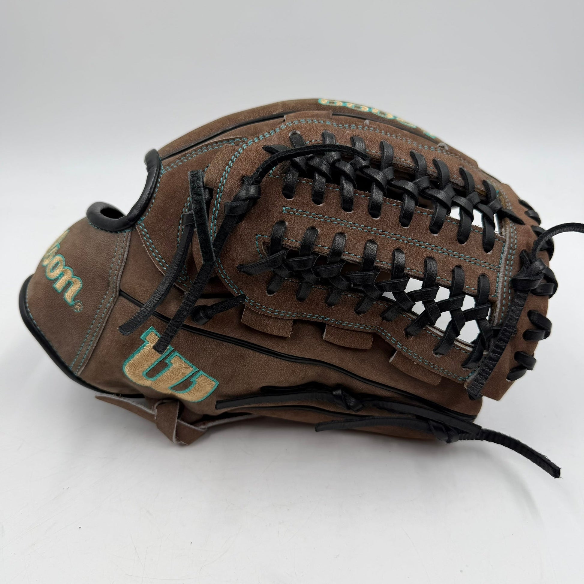 Wilson A2000 D33 11.75 Pitchers Infield Baseball Glove - photo 1
