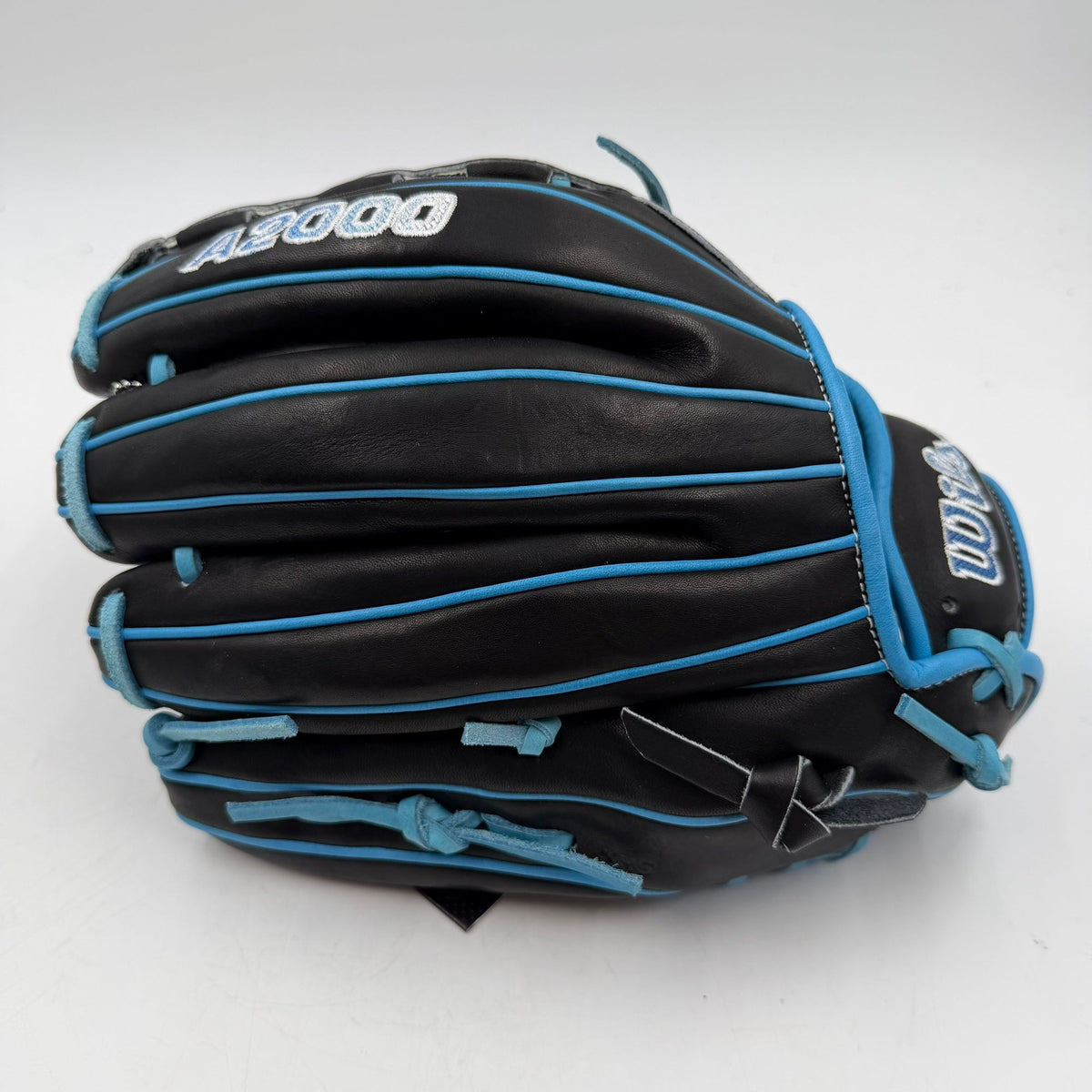 Wilson A2000 B23 12” Pitchers Infield Baseball Glove - photo 2