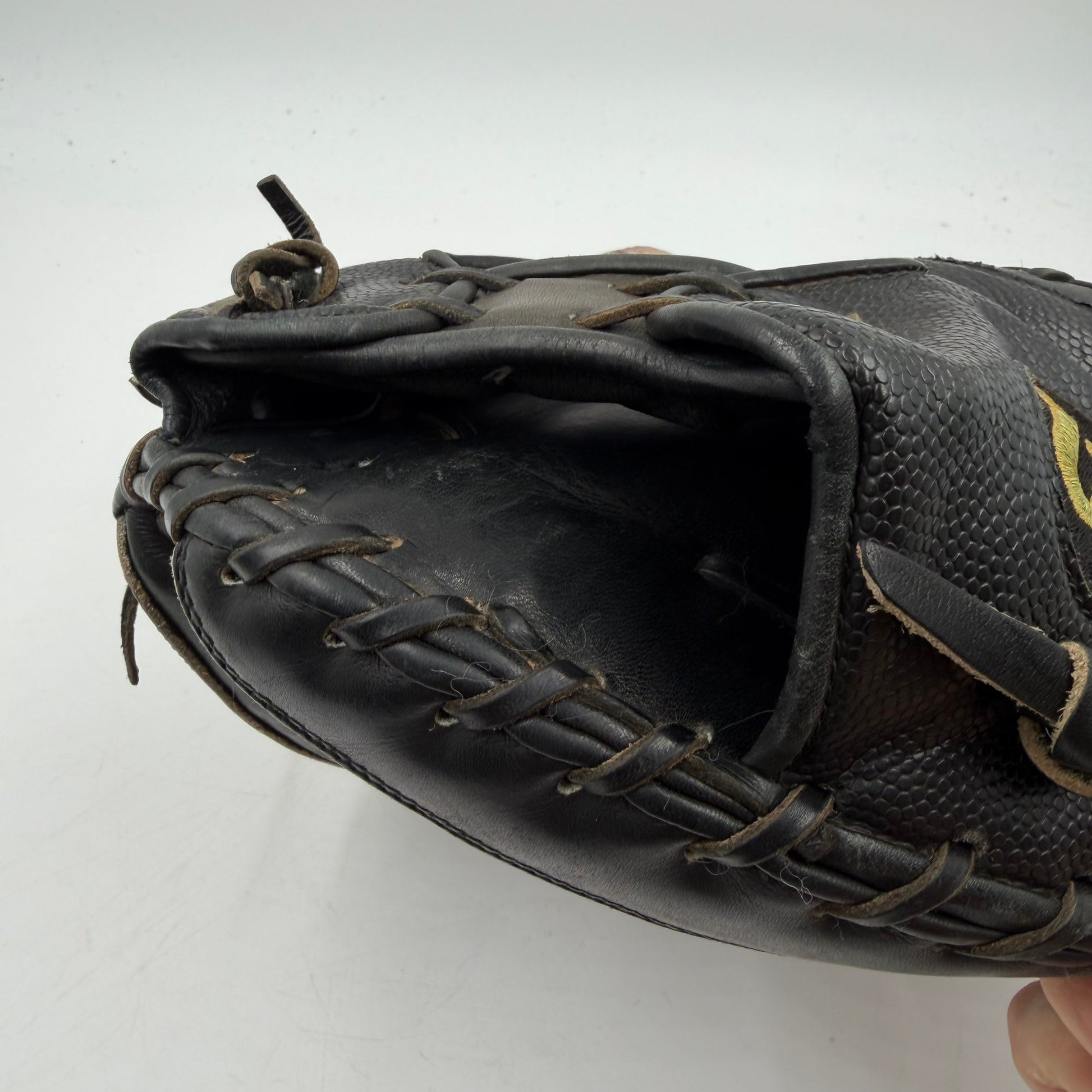 Wilson A2000 M1SS 33.5 Catchers Mitt Baseball Glove - photo 4
