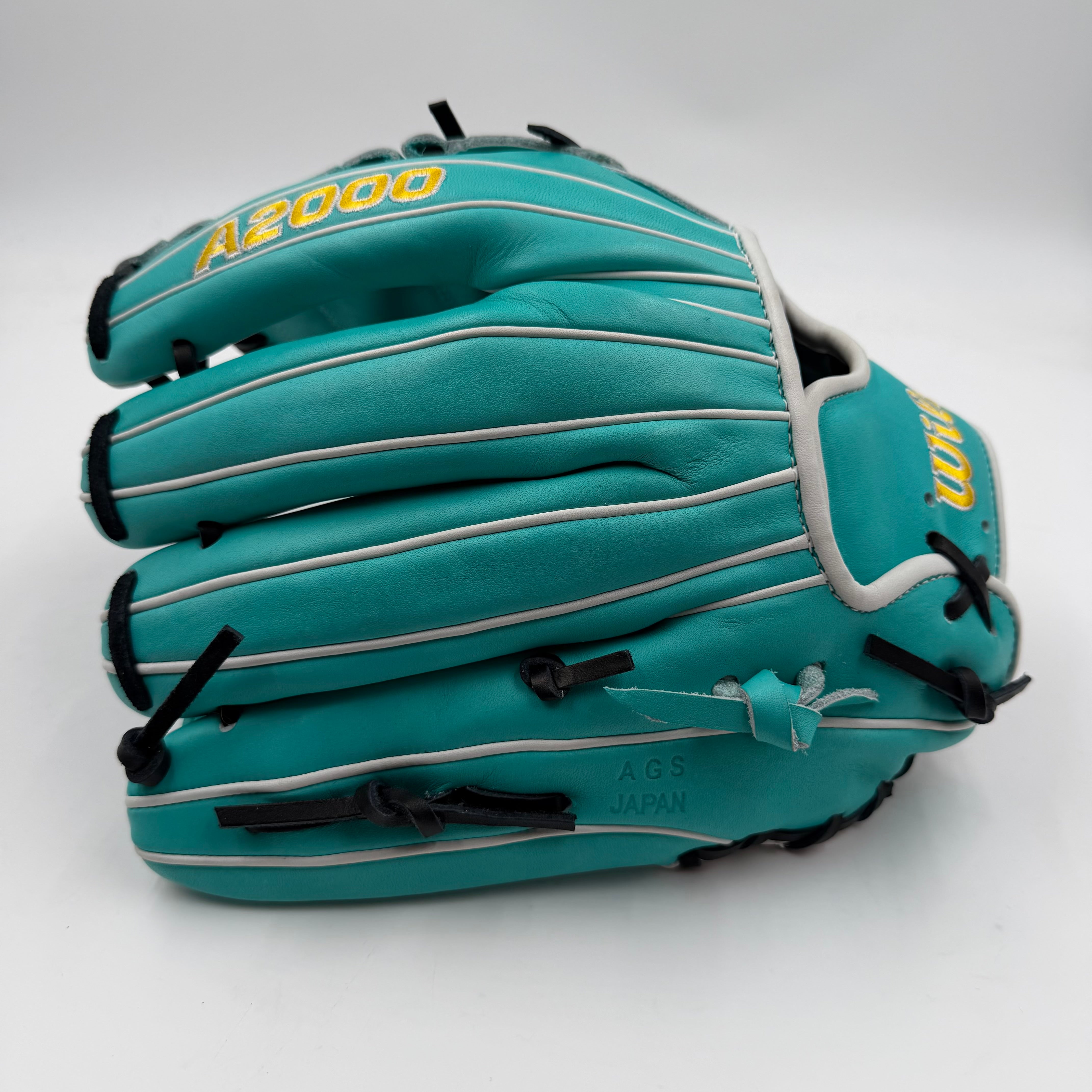 Wilson A2000 SA17 12” Pitchers Infield Baseball Glove
