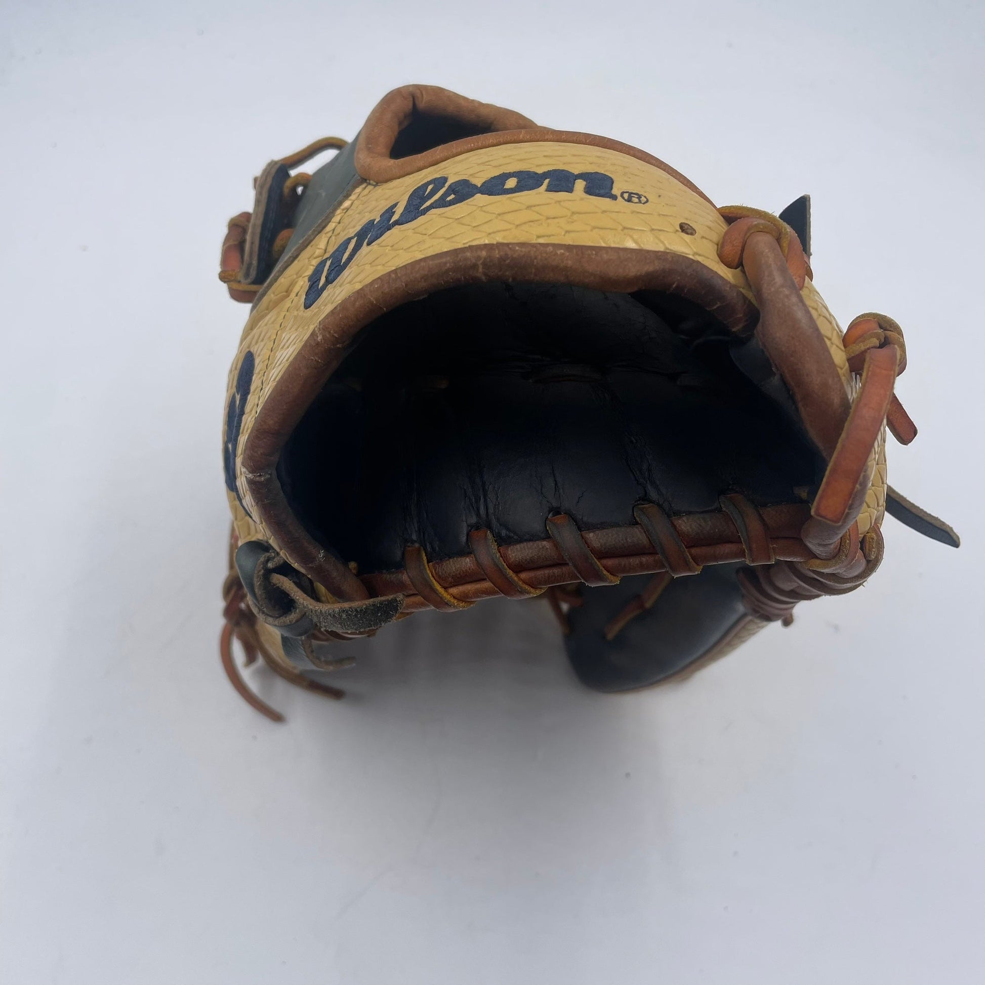 Wilson A2000 JH32 12.75 Lefty outfield Baseball Glove - photo 4