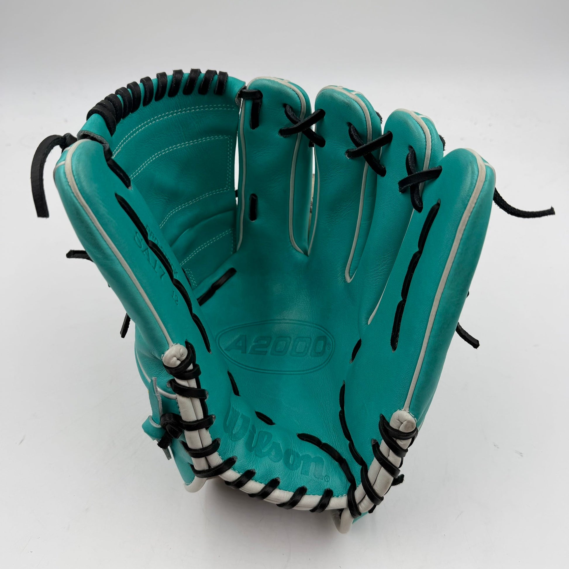Wilson A2000 SA17 12” Pitchers Infield Baseball Glove - photo 3