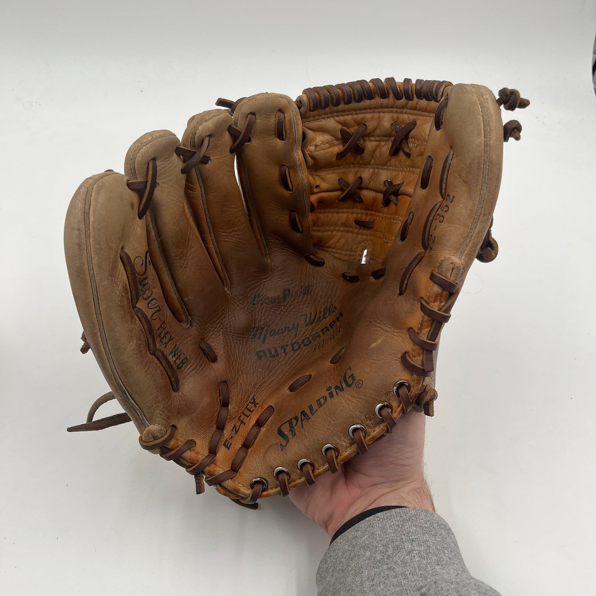Spalding Maury Wills 11” Lefty Infield Baseball Glove - photo 3