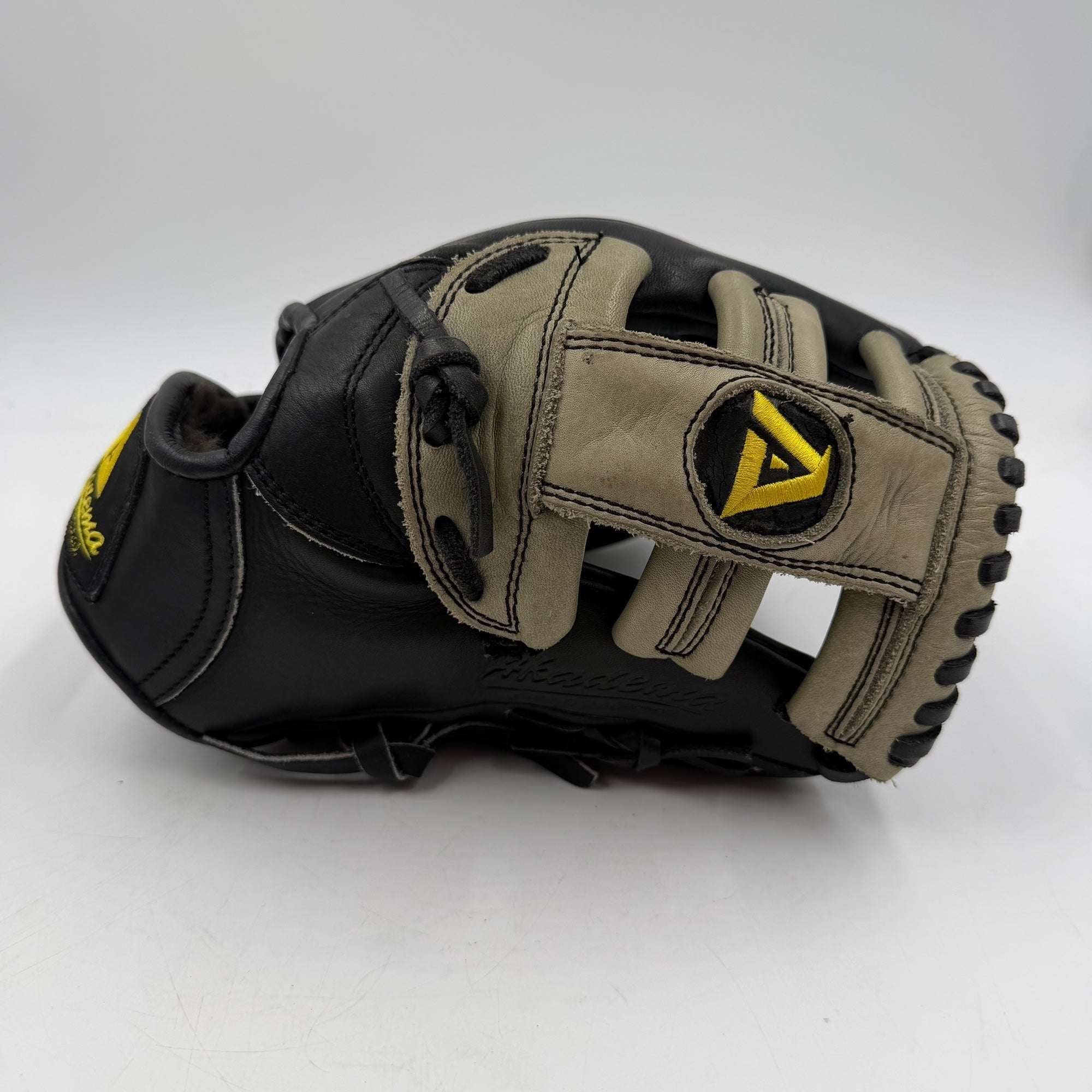Akadema AFL10 Funnel Series 11.5 Infield Baseball Glove - photo 1