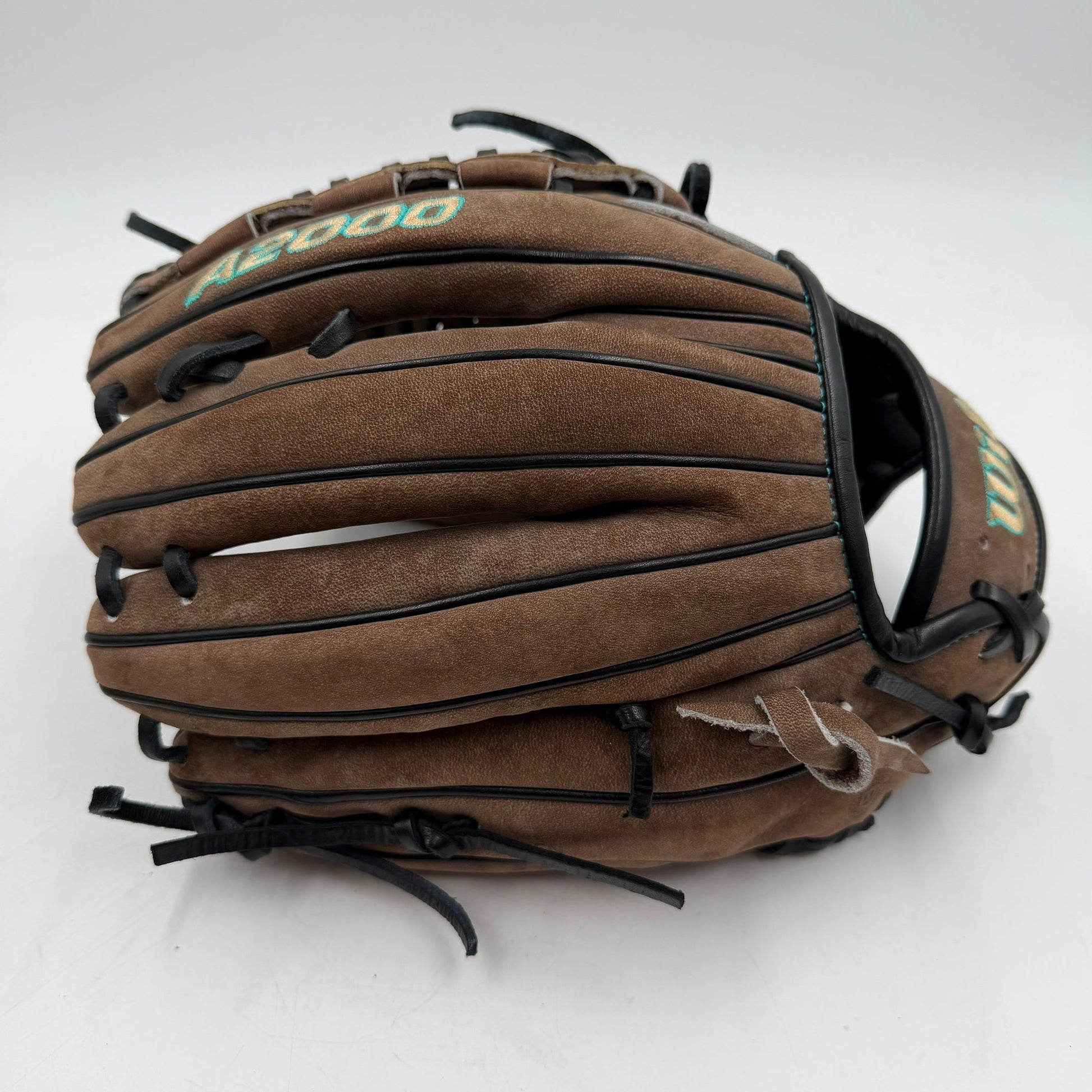 Wilson A2000 D33 11.75 Pitchers Infield Baseball Glove - photo 2