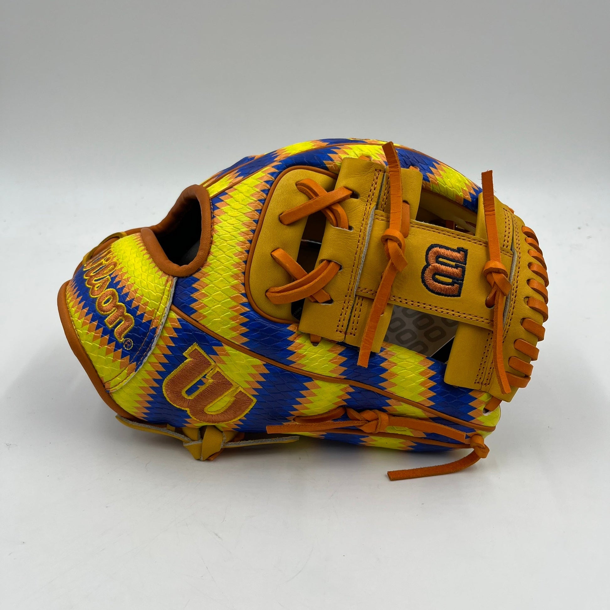 Wilson A2000 Chinook Seedery Hatch Chile 1786 11.5 Infield Baseball Glove - photo 1