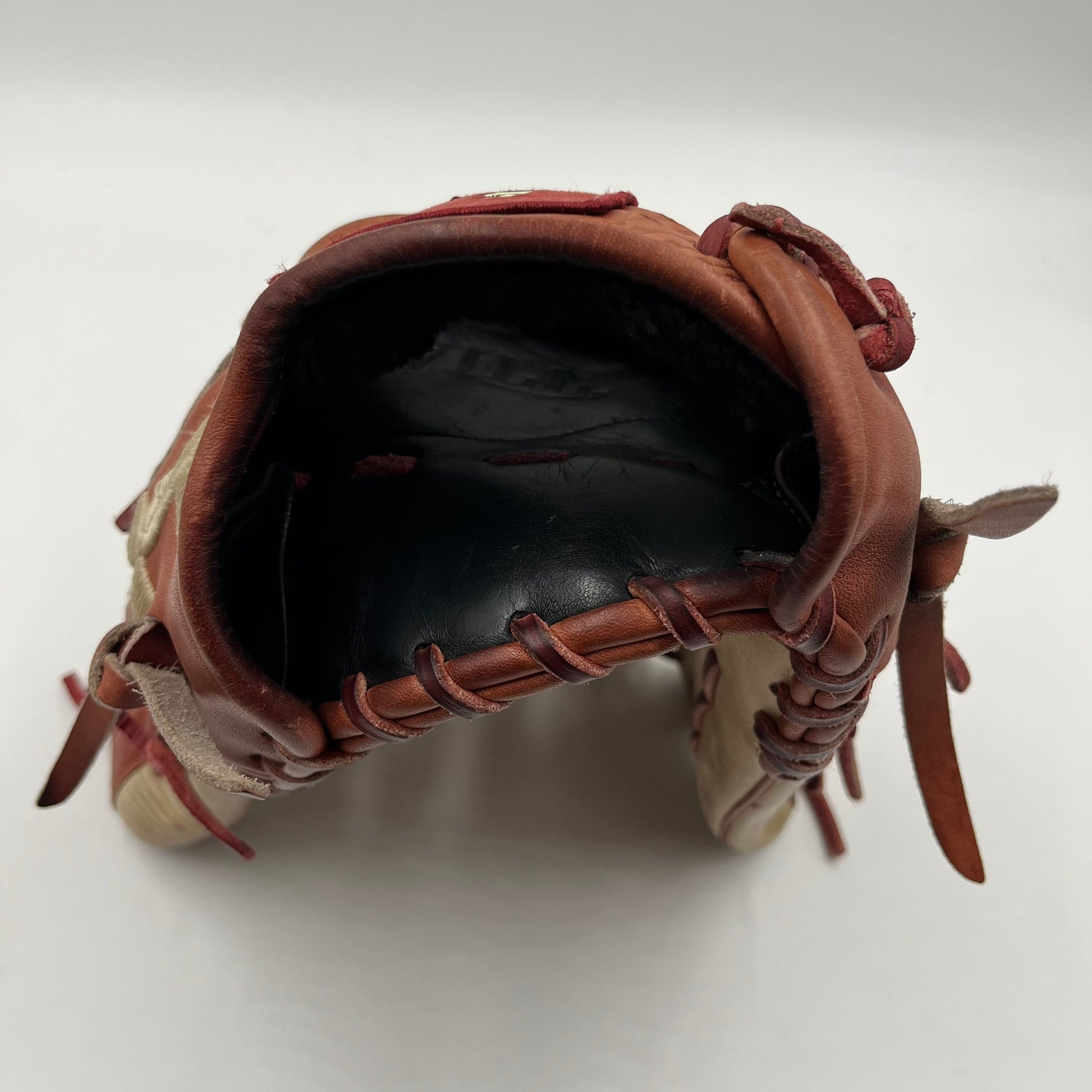 Under Armor Flawless Series 12.75” Boston College Team Issue Lefty Outfield Baseball Glove - photo 4