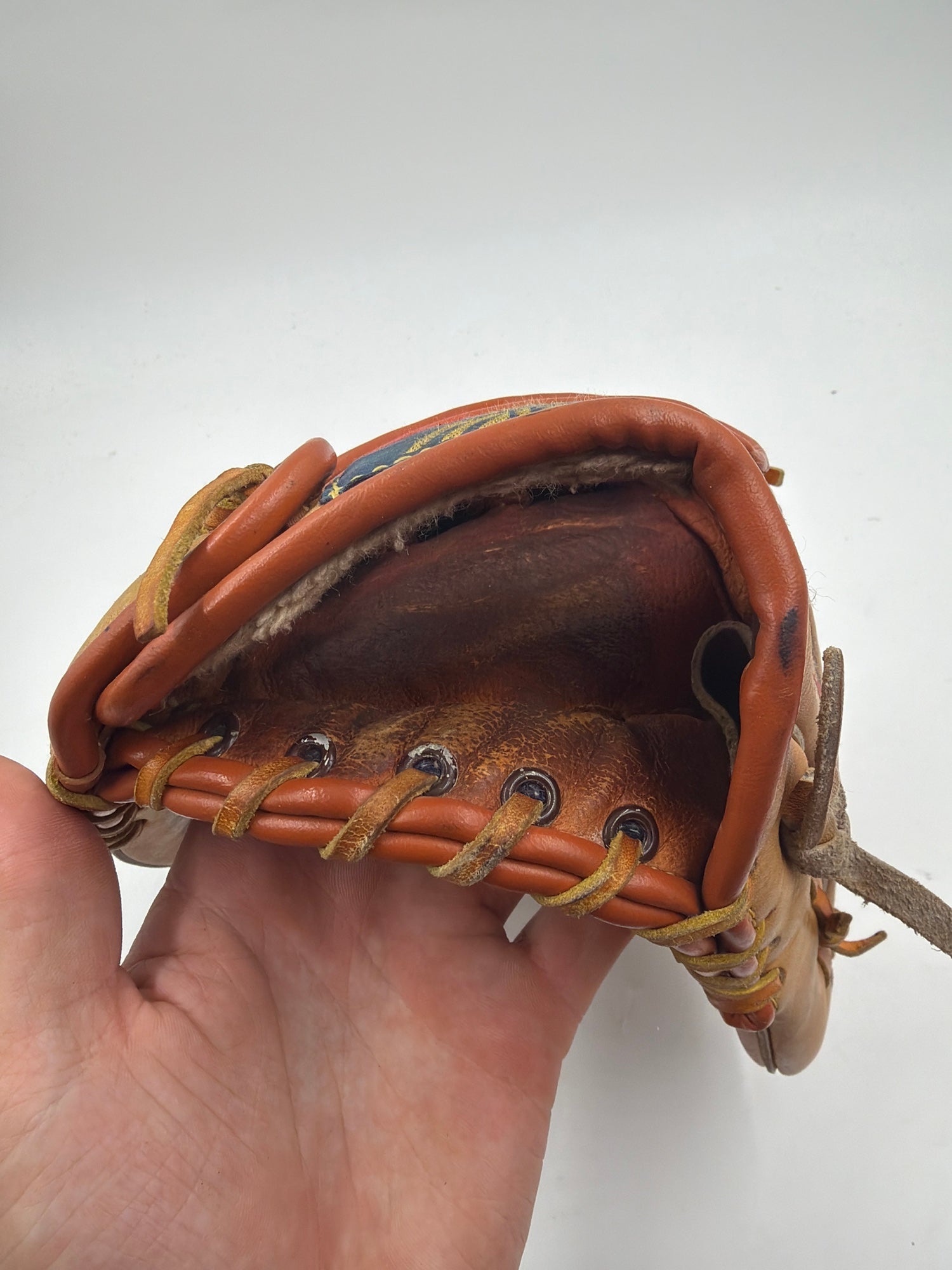 Mizuno red cup 11.75 infield Baseball Glove - photo 4