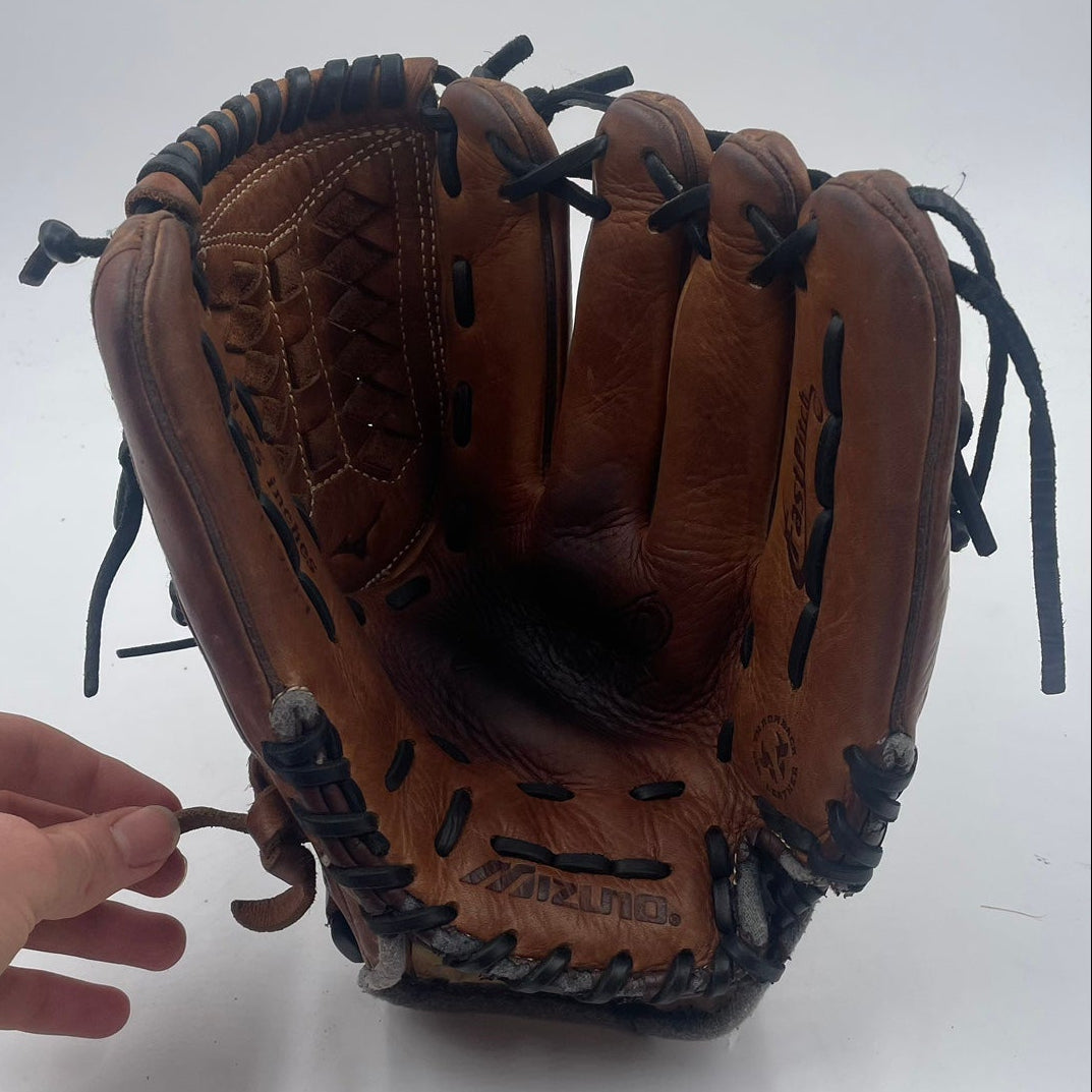 Mizuno mvp series fastpitch 11.75 infield softball Baseball Glove - photo 3